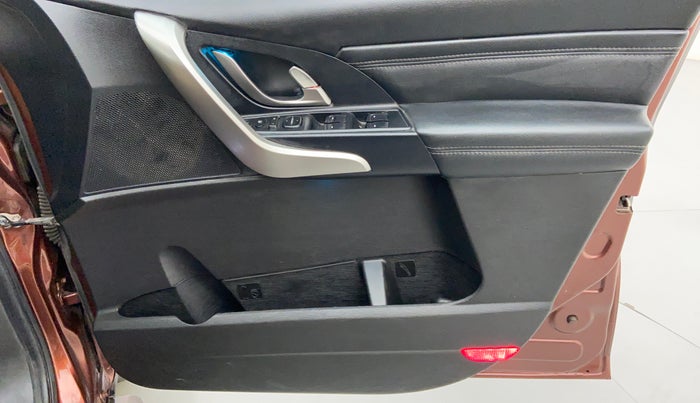2018 Mahindra XUV500 W11 (O), Diesel, Manual, 48,894 km, Driver Side Door Panels Control