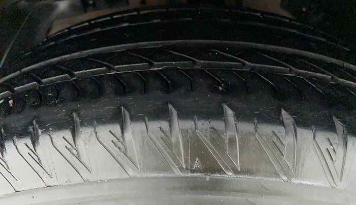 2018 Mahindra XUV500 W11 (O), Diesel, Manual, 48,894 km, Left Front Tyre Tread