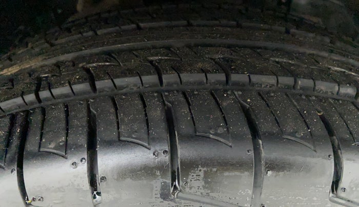 2018 Mahindra XUV500 W11 (O), Diesel, Manual, 48,894 km, Right Front Tyre Tread