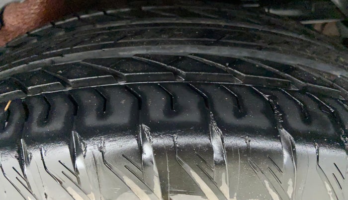 2018 Mahindra XUV500 W11 (O), Diesel, Manual, 48,894 km, Left Rear Tyre Tread