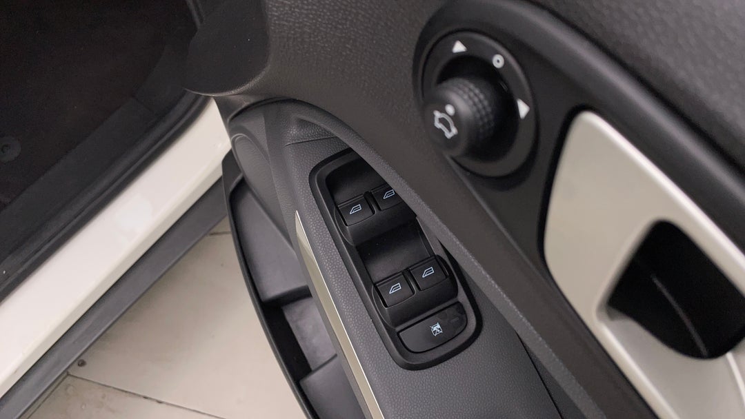 2016 Ford Ecosport Trend, Automatic, 78540 km, Drivers Side Door Panel Controls