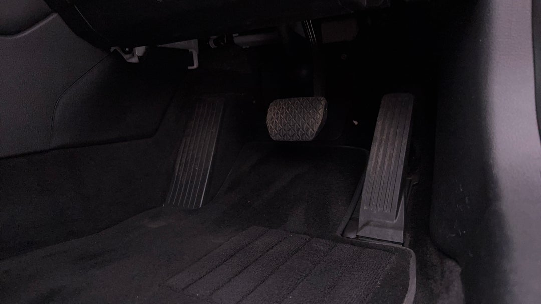 2019 Mazda 3 G25 Astina, Automatic, 129147 km, Pedals and Footmat