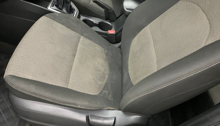 2016 Hyundai Creta 1.6 SX PLUS PETROL, Petrol, Manual, 67,621 km, Front left seat (passenger seat) - Cover slightly stained