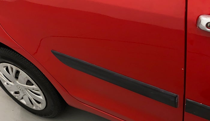 2016 Maruti Swift VXI, Petrol, Manual, 67,102 km, Right rear door - Minor scratches