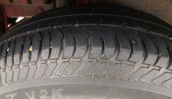 2016 Maruti Swift VXI, Petrol, Manual, 67,102 km, Right Rear Tyre Tread