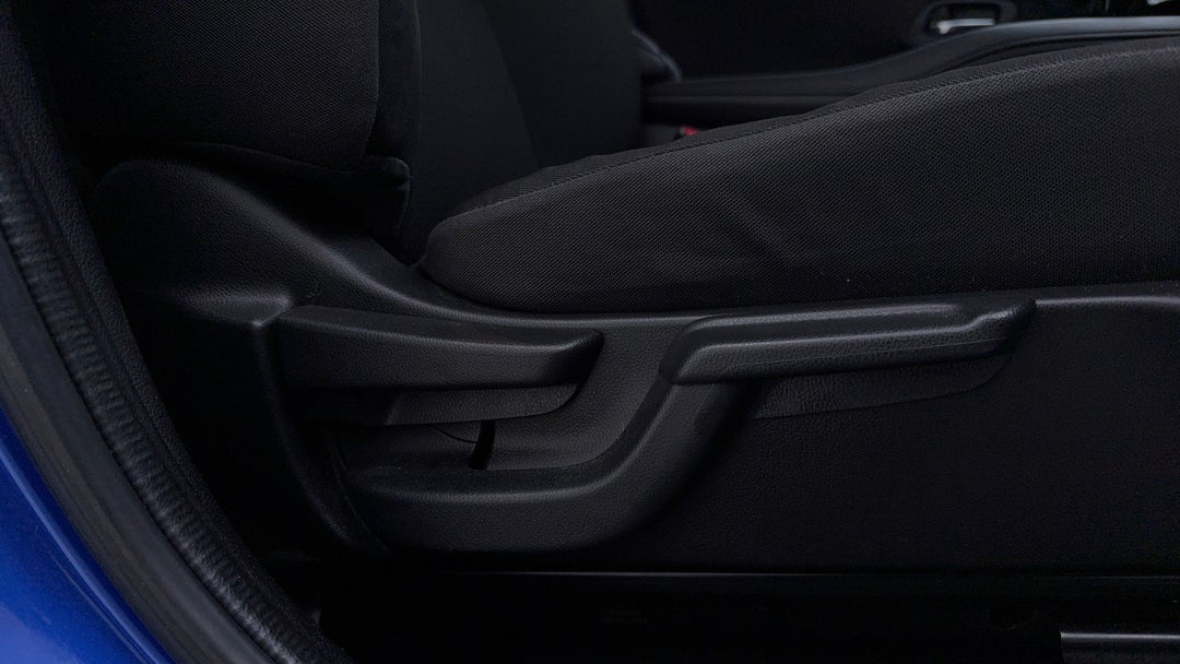 2020 Honda HR-V Vti, Automatic, 86441 km, Drivers Side Adjustment Panel