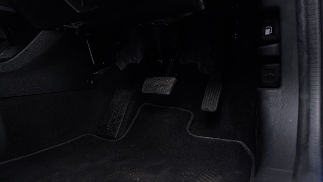 2020 Honda HR-V Vti, Automatic, 86441 km, Pedals and Footmat