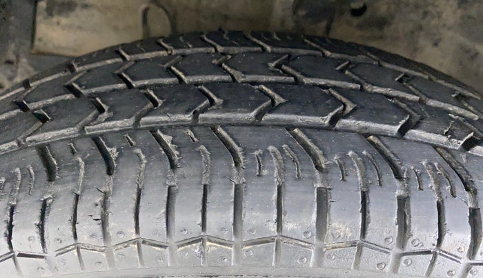2014 Maruti Swift Dzire VXI, Petrol, Manual, 38,606 km, Left Front Tyre Tread