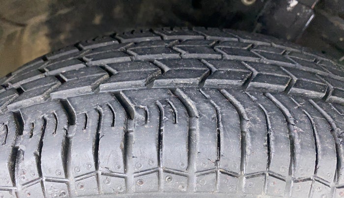2014 Maruti Swift Dzire VXI, Petrol, Manual, 38,606 km, Right Front Tyre Tread