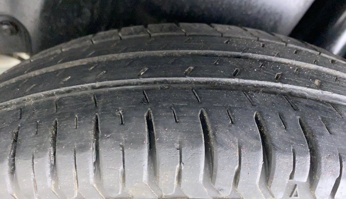 2014 Maruti Swift Dzire VXI, Petrol, Manual, 38,606 km, Left Rear Tyre Tread