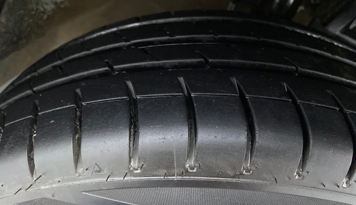 2018 Mahindra KUV 100 NXT K8 6 STR, CNG, Manual, 91,909 km, Right Front Tyre Tread
