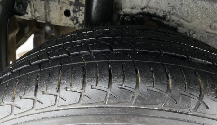 2018 Mahindra KUV 100 NXT K8 6 STR, CNG, Manual, 91,909 km, Right Rear Tyre Tread