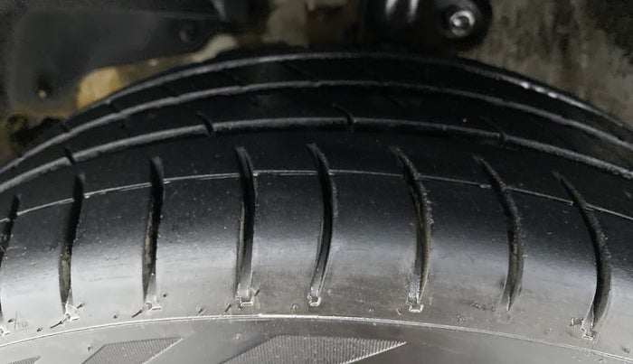 2018 Mahindra KUV 100 NXT K8 6 STR, CNG, Manual, 91,909 km, Left Front Tyre Tread