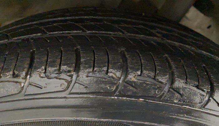 2015 Toyota Etios Liva G, CNG, Manual, 36,339 km, Right Rear Tyre Tread