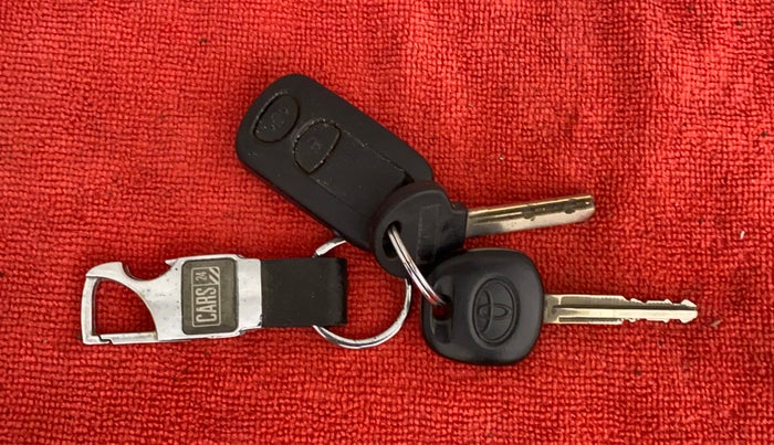 2015 Toyota Etios Liva G, CNG, Manual, 36,339 km, Key Close Up