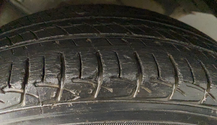 2015 Toyota Etios Liva G, CNG, Manual, 36,339 km, Left Rear Tyre Tread