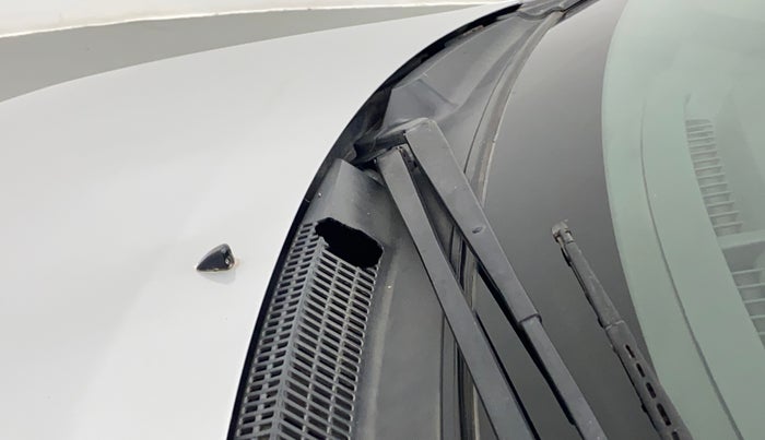 2015 Toyota Etios Liva G, CNG, Manual, 36,339 km, Bonnet (hood) - Cowl vent panel has minor damage