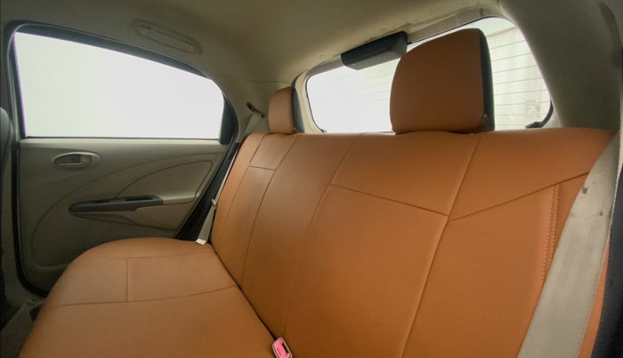 2015 Toyota Etios Liva G, CNG, Manual, 36,339 km, Right Side Rear Door Cabin