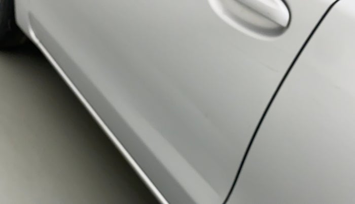 2015 Toyota Etios Liva G, CNG, Manual, 36,339 km, Front passenger door - Slightly dented