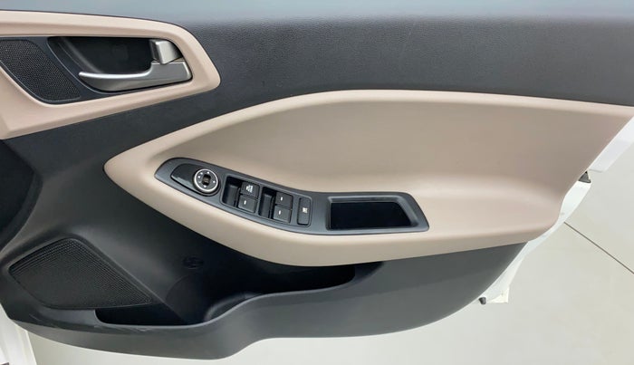 2016 Hyundai Elite i20 MAGNA 1.2, Petrol, Manual, 27,103 km, Driver Side Door Panels Control
