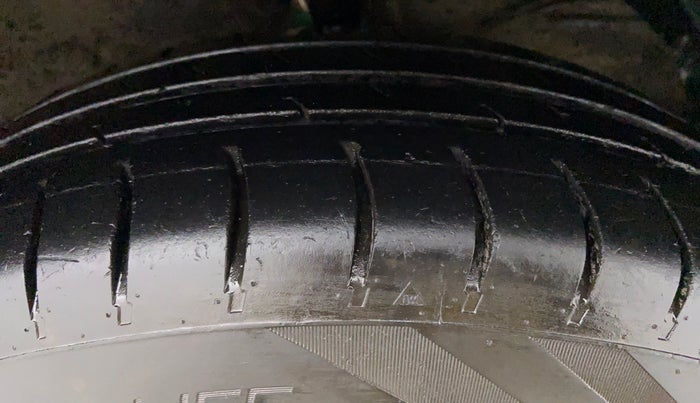 2017 Maruti Dzire VDI AMT, Diesel, Automatic, 67,278 km, Right Front Tyre Tread