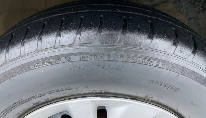 2019 Maruti Swift VXI D, Petrol, Manual, 61,085 km, Right Front Tyre Tread