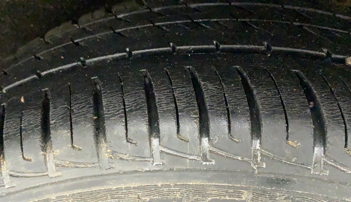 2018 Maruti Vitara Brezza LDI (O), Diesel, Manual, 22,248 km, Left Rear Tyre Tread