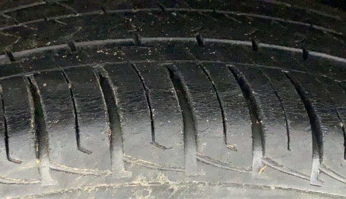 2018 Maruti Vitara Brezza LDI (O), Diesel, Manual, 22,248 km, Right Rear Tyre Tread