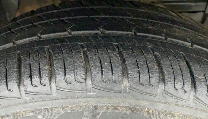 2018 Maruti Vitara Brezza LDI (O), Diesel, Manual, 22,248 km, Right Front Tyre Tread