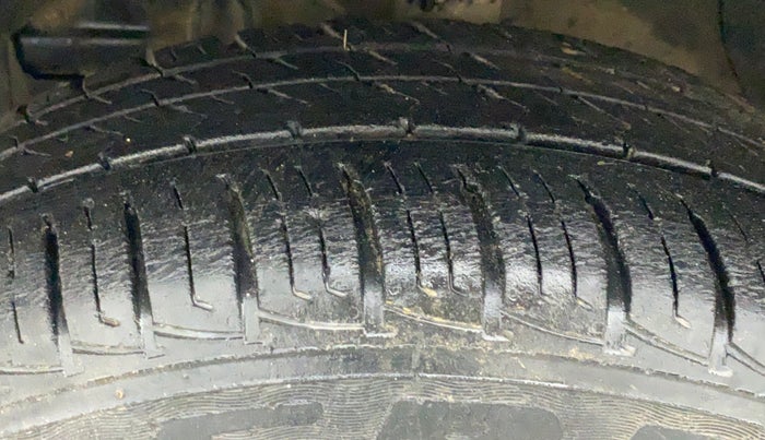 2018 Maruti Vitara Brezza LDI (O), Diesel, Manual, 22,248 km, Left Front Tyre Tread