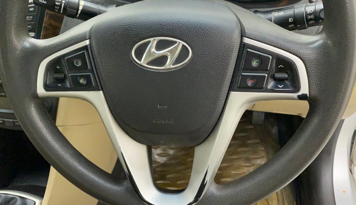 2011 Hyundai Verna FLUIDIC 1.6 VTVT EX, Petrol, Manual, 55,695 km, Steering wheel - Sound system control not functional