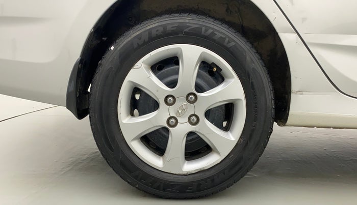 2011 Hyundai Verna FLUIDIC 1.6 VTVT EX, Petrol, Manual, 55,695 km, Right Rear Wheel