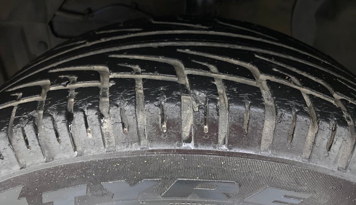 2016 Maruti S Cross ZETA 1.3, Diesel, Manual, 82,260 km, Left Front Tyre Tread