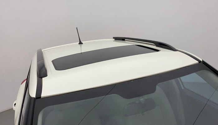 2022 Mahindra XUV 3OO W6 1.2 PETROL AMT, Petrol, Automatic, 10,007 km, Roof
