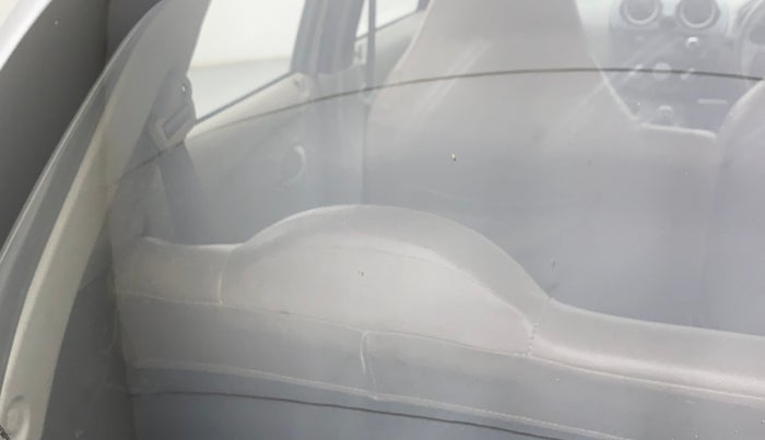 2014 Datsun Go T, Petrol, Manual, 61,683 km, Rear windshield - Minor spot on windshield