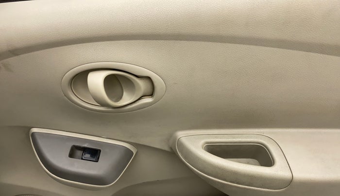 2014 Datsun Go T, Petrol, Manual, 61,683 km, Right front window switch / handle - Power window makes minor noise