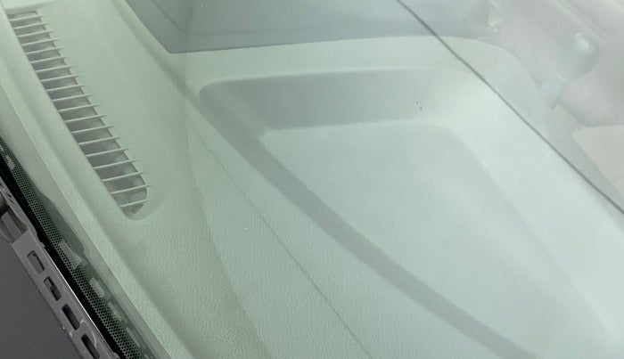 2014 Datsun Go T, Petrol, Manual, 61,683 km, Front windshield - Minor spot on windshield