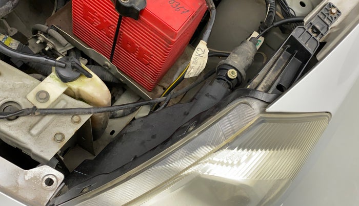2014 Datsun Go T, Petrol, Manual, 61,683 km, Left headlight - Clamp has minor damage