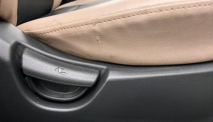 2018 Hyundai Grand i10 SPORTZ AT 1.2 KAPPA VTVT, Petrol, Automatic, 67,778 km, Driver Side Adjustment Panel