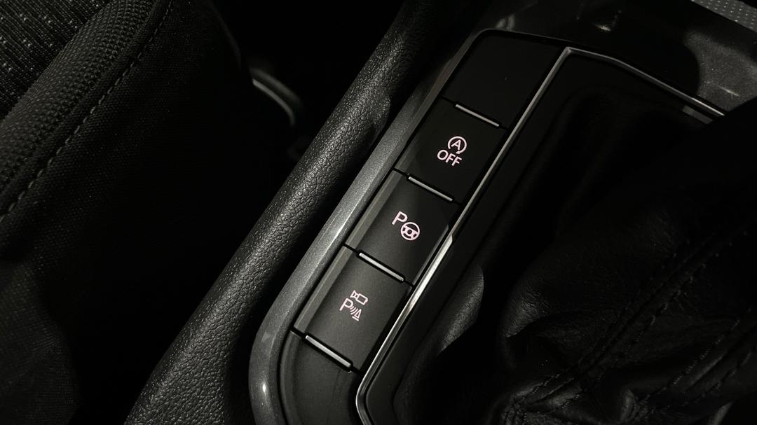 2018 Volkswagen Tiguan 110 Tdi Comfortline, Automatic, 85903 km, Utility Switches/Buttons
