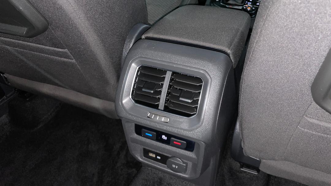 2018 Volkswagen Tiguan 110 Tdi Comfortline, Automatic, 85903 km, Rear A/C Vent