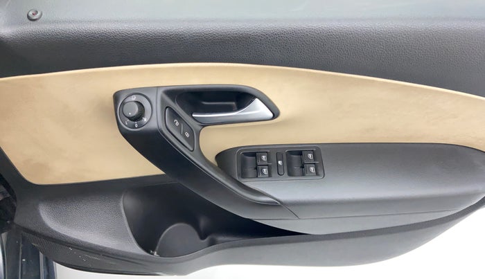 2017 Volkswagen Polo HIGHLINE1.5L DIESEL, Diesel, Manual, 38,926 km, Driver Side Door Panels Controls