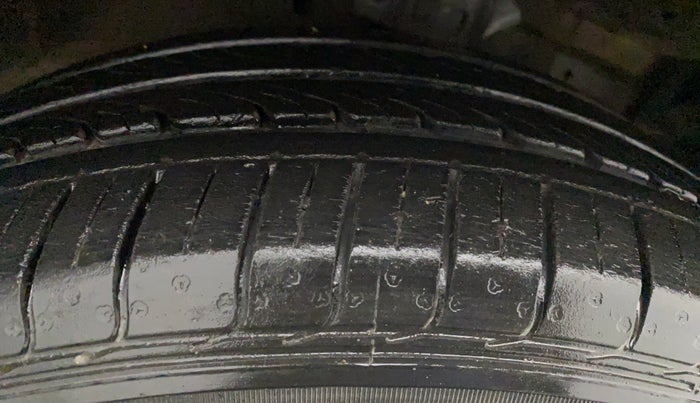 2014 Maruti Ertiga VXI CNG, CNG, Manual, 77,604 km, Right Rear Tyre Tread
