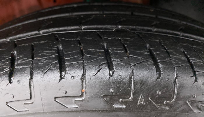 2017 Maruti IGNIS DELTA 1.2 K12 AMT, Petrol, Automatic, 23,729 km, Right Front Tyre Tread