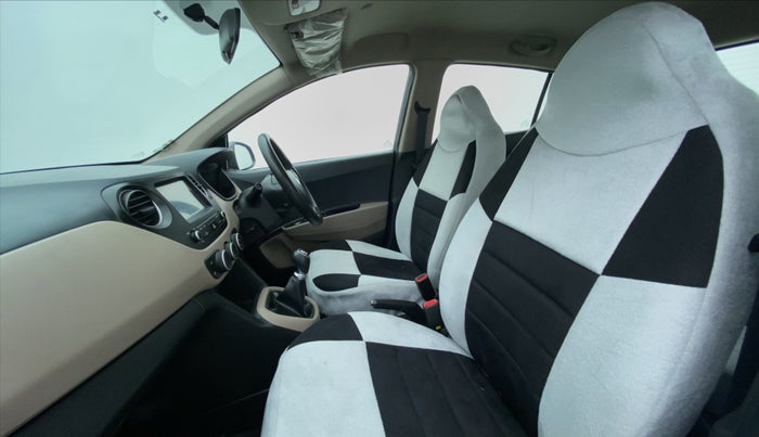 2017 Hyundai Grand i10 SPORTZ O 1.2, Petrol, Manual, 24,432 km, Right Side Front Door Cabin View