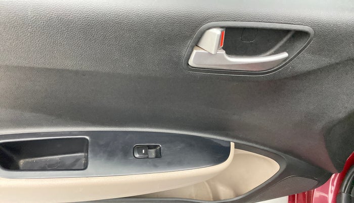 2016 Hyundai Grand i10 SPORTZ 1.2 KAPPA VTVT, Petrol, Manual, 54,631 km, Left front window switch / handle - Switch/handle not functional