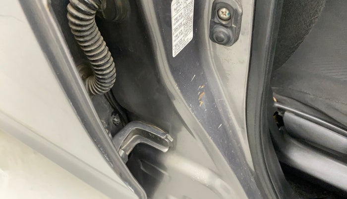 2012 Maruti Swift VXI D, Petrol, Manual, 53,116 km, Right B pillar - Slightly rusted