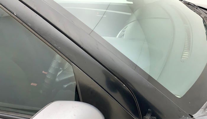 2012 Maruti Swift VXI D, Petrol, Manual, 53,116 km, Right A pillar - Slightly dented