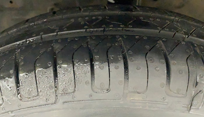 2012 Maruti Swift VXI D, Petrol, Manual, 53,116 km, Left Front Tyre Tread