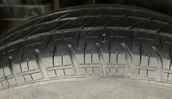 2012 Maruti Swift VXI D, Petrol, Manual, 53,116 km, Right Rear Tyre Tread